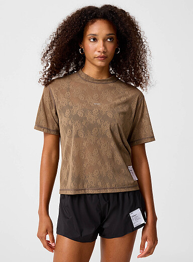 Satisfy: Le t-shirt perforations effet dentelle SpaceLace<sup><small>MC</small></sup> Brun pour 