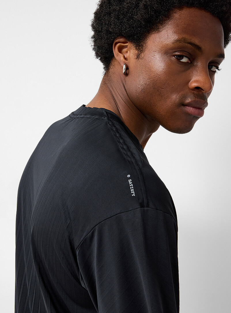 AuraLite™ accordion-pleat T-shirt product image 2