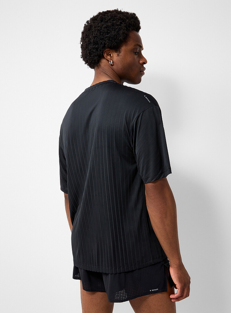 AuraLite™ accordion-pleat T-shirt product image 3
