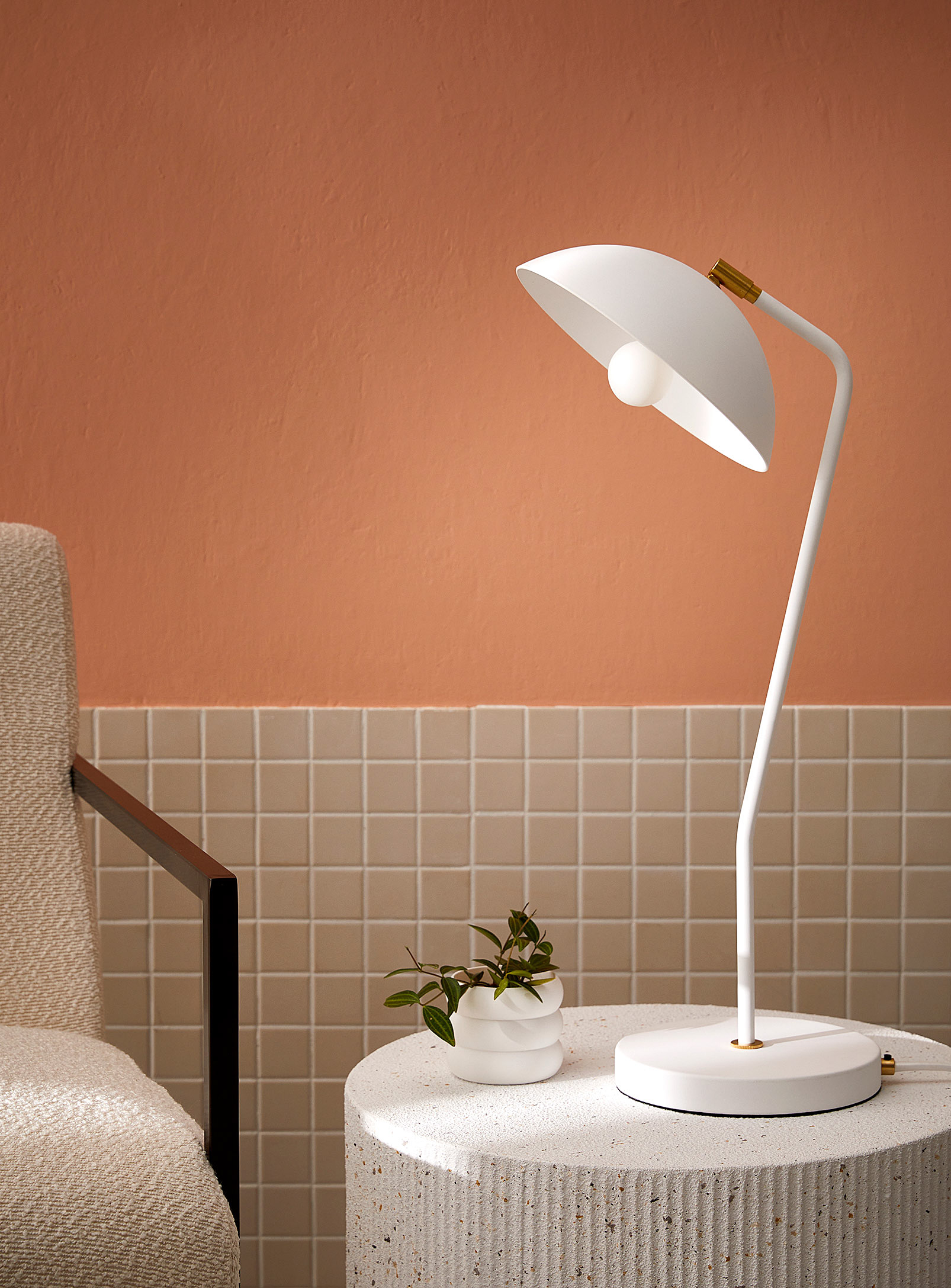 Luminaire Authentik Dune Arched Table Lamp In White