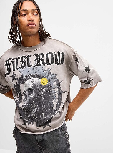 Smiley skull distressed T-shirt <b>Slightly cropped boxy fit</b>