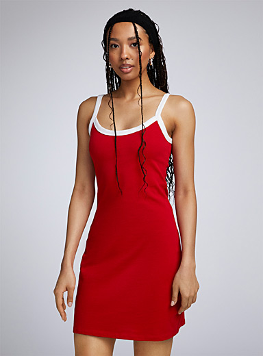 https://imagescdn.simons.ca/images/18566-216958-60-A1_3/athletic-fitted-dress.jpg?__=19