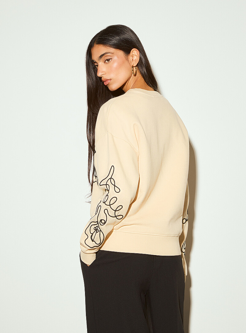 Ic&ocirc;ne Black Embossed flowers sweatshirt for women