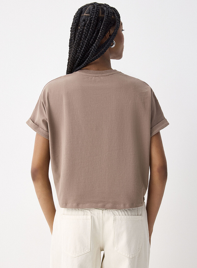 Twik: Le t-shirt carr&eacute; manches roulott&eacute;es Blanc pour femme
