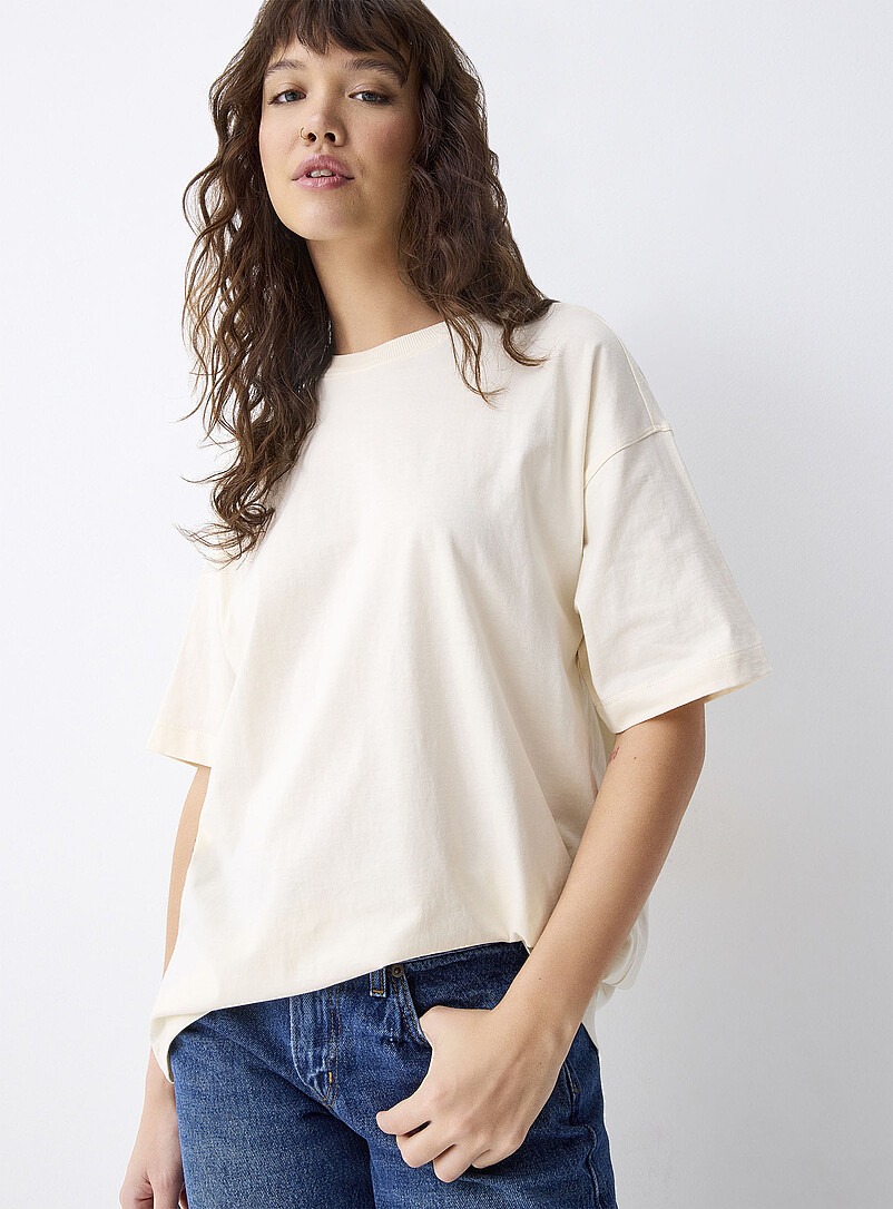 Twik: Le t-shirt ample imprim&eacute; graphique Ivoire - Beige cr&egrave;me pour femme