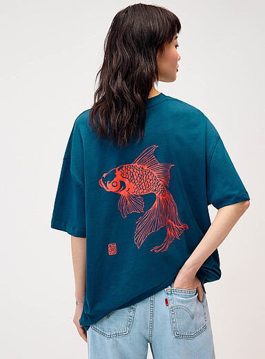 Twik: Le t-shirt ample imprim&eacute; graphique Bleu &agrave; motifs pour femme