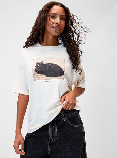 Twik: Le t-shirt ample imprim&eacute; graphique Pourpre pour femme