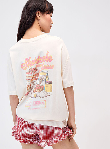 Twik: Le t-shirt ample imprim&eacute; graphique Cr&egrave;me pour femme