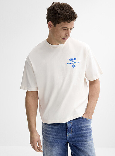 Le t-shirt broderie estivale <b>Coupe surdimensionn&eacute;e</b>