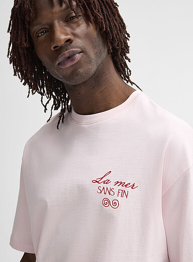 Le t-shirt broderie estivale <b>Coupe surdimensionn&eacute;e</b>