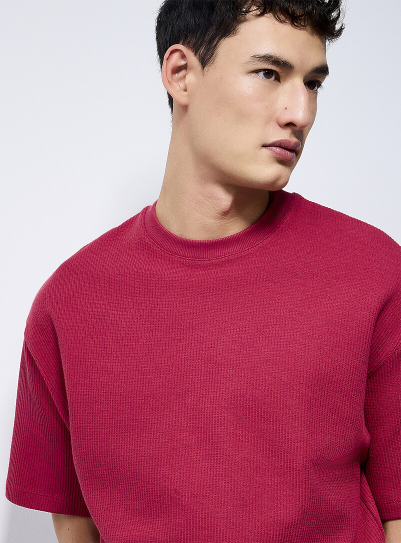 Le 31: Le t-shirt dense jersey textur&eacute; <b>Coupe surdimensionn&eacute;e</b> Rouge pour homme