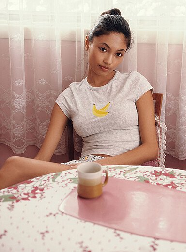 Miiyu x Twik: Le t-shirt ajust&eacute; coquet <b>Collection de No&euml;l</b> Gris clair pour femme