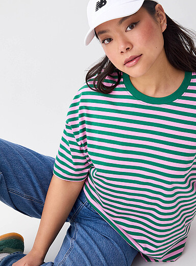 Twik: Le t-shirt rayures pop Coupe ample Vert &agrave; motifs pour femme