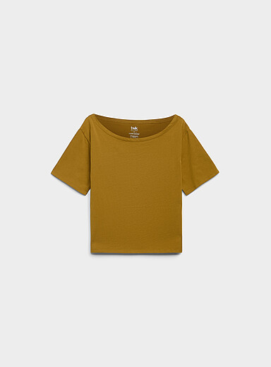 Le t-shirt col d&eacute;gag&eacute; Coupe d&eacute;contract&eacute;e