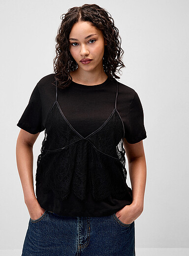 Le t-shirt effet superposition camisole dentelle