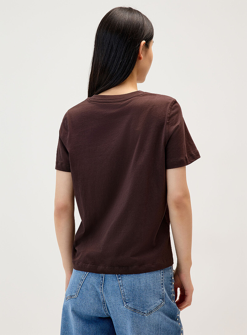 Twik Raspberry/Cherry Red Little embroidery T-shirt <b>Relaxed fit</b> for women