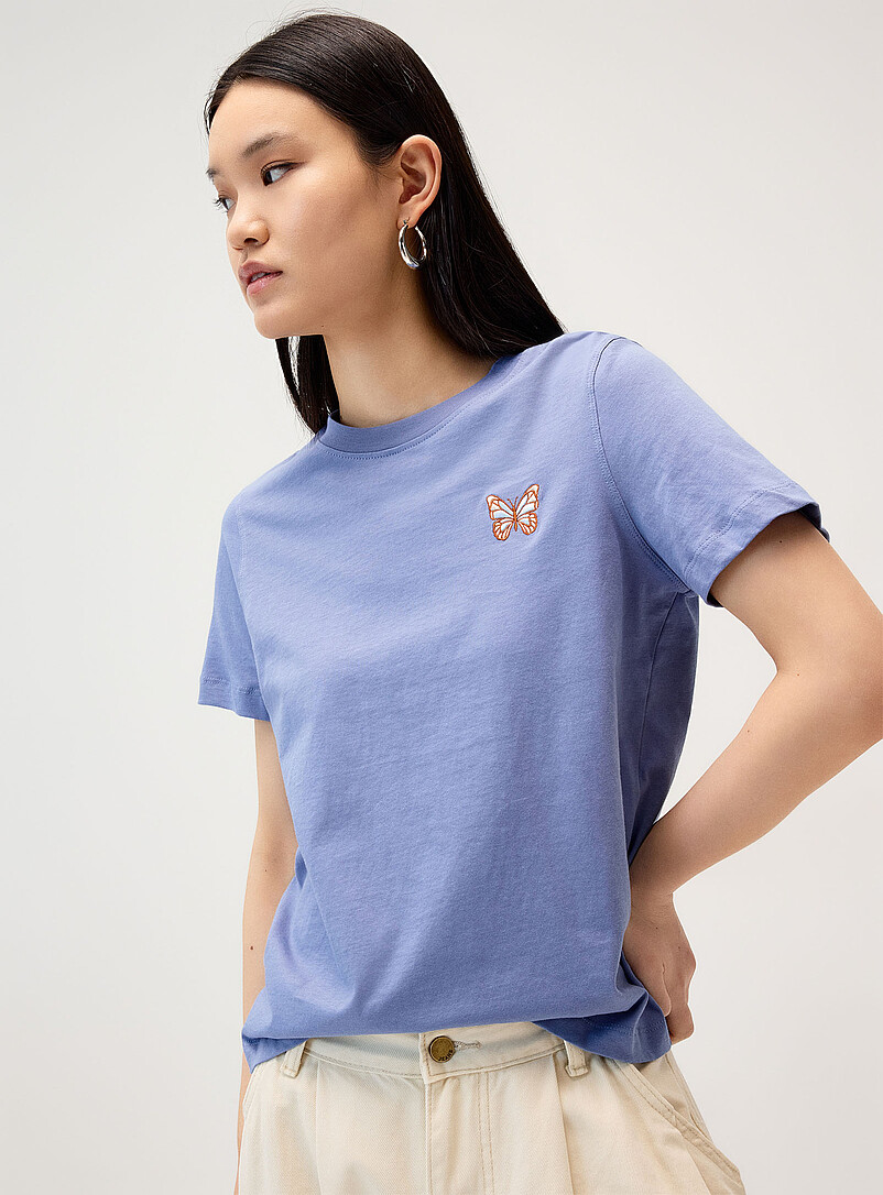 Twik Raspberry/Cherry Red Little embroidery T-shirt <b>Relaxed fit</b> for women