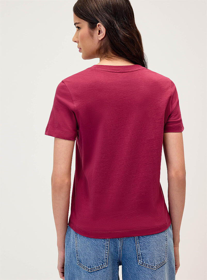 Twik: Le t-shirt petite broderie <b>Coupe d&eacute;contract&eacute;e</b> Rouge framboise - Cerise pour femme