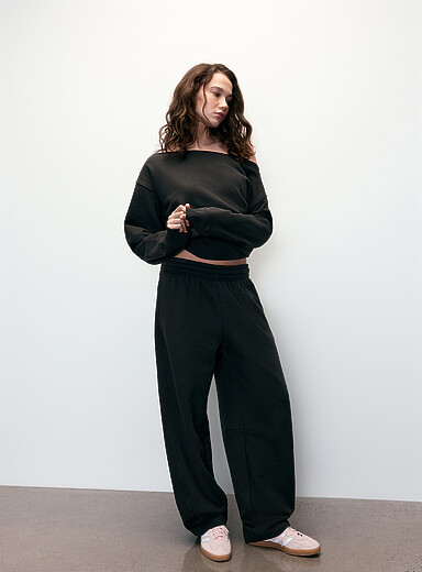 Twik Charcoal Barrel-leg fleece pant for women