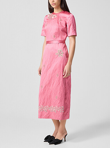 Erdem: La robe midi ceintur&eacute;e satin et ornements brod&eacute;s Rose pour femme