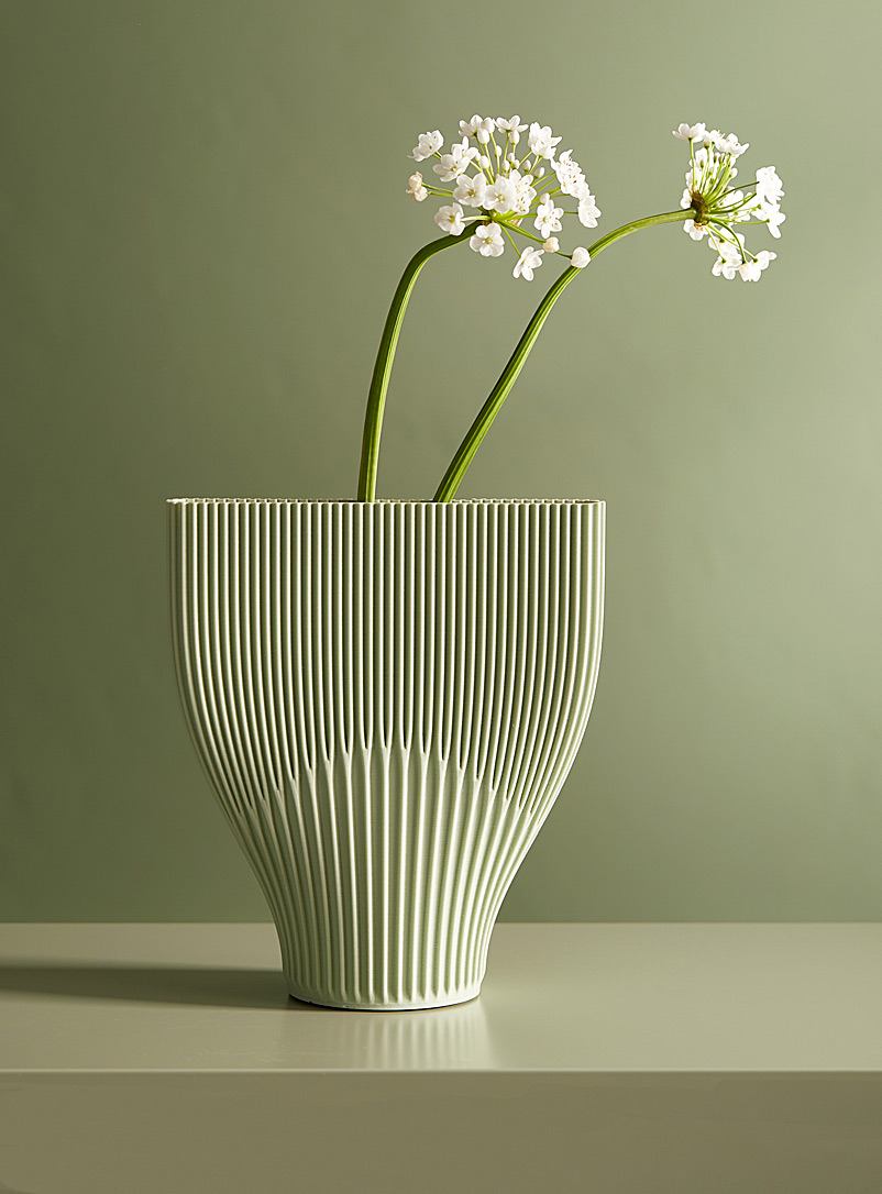 Cyrc. Mossy Green Fluke multiple life vase 26 cm tall
