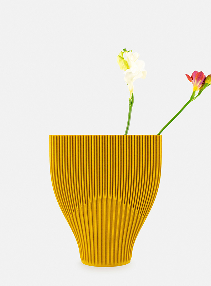 Cyrc. Golden Yellow Fluke multiple life vase 26 cm tall