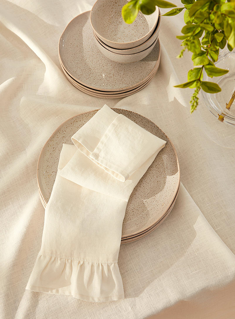 Casannita Ivory White Ruffled linen towels Set of 2