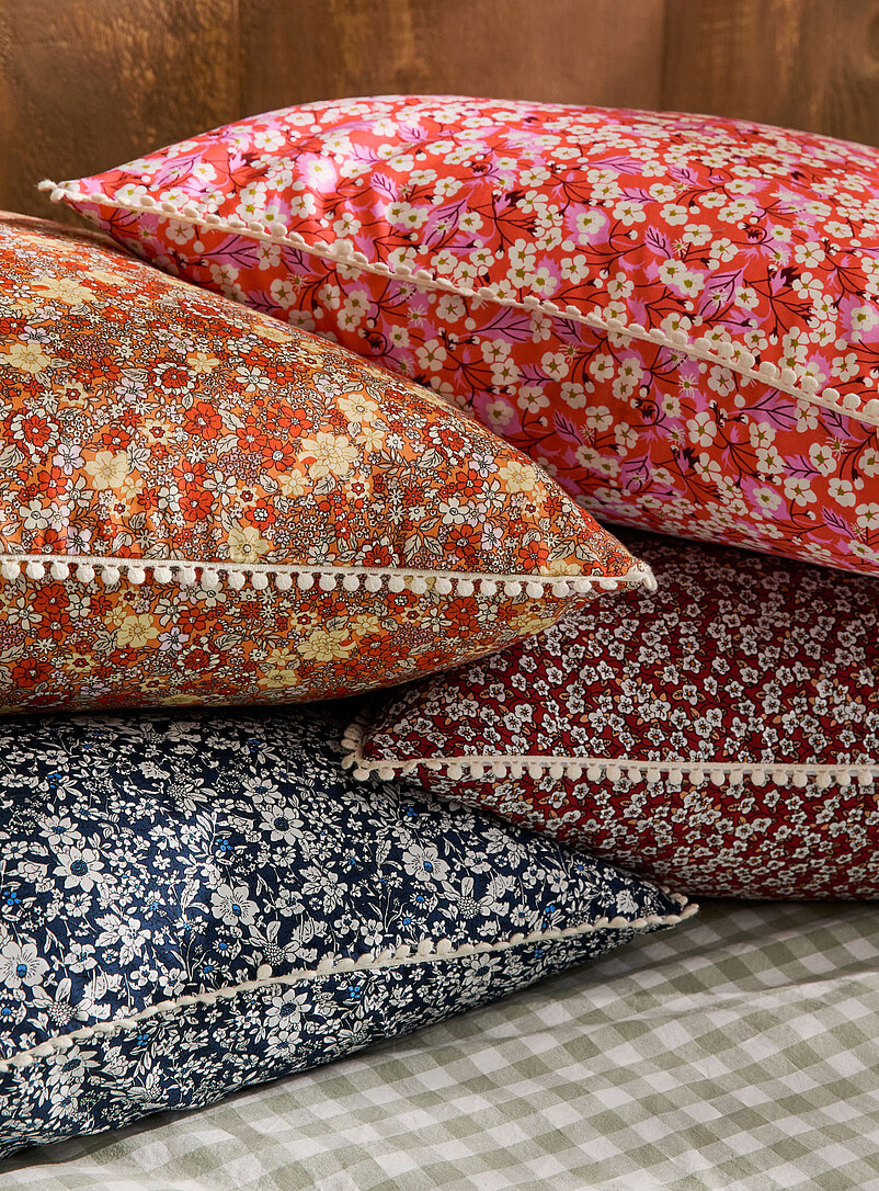 Navy flower embroidered-trim cushion 51 x 51 cm | Casannita | | Simons