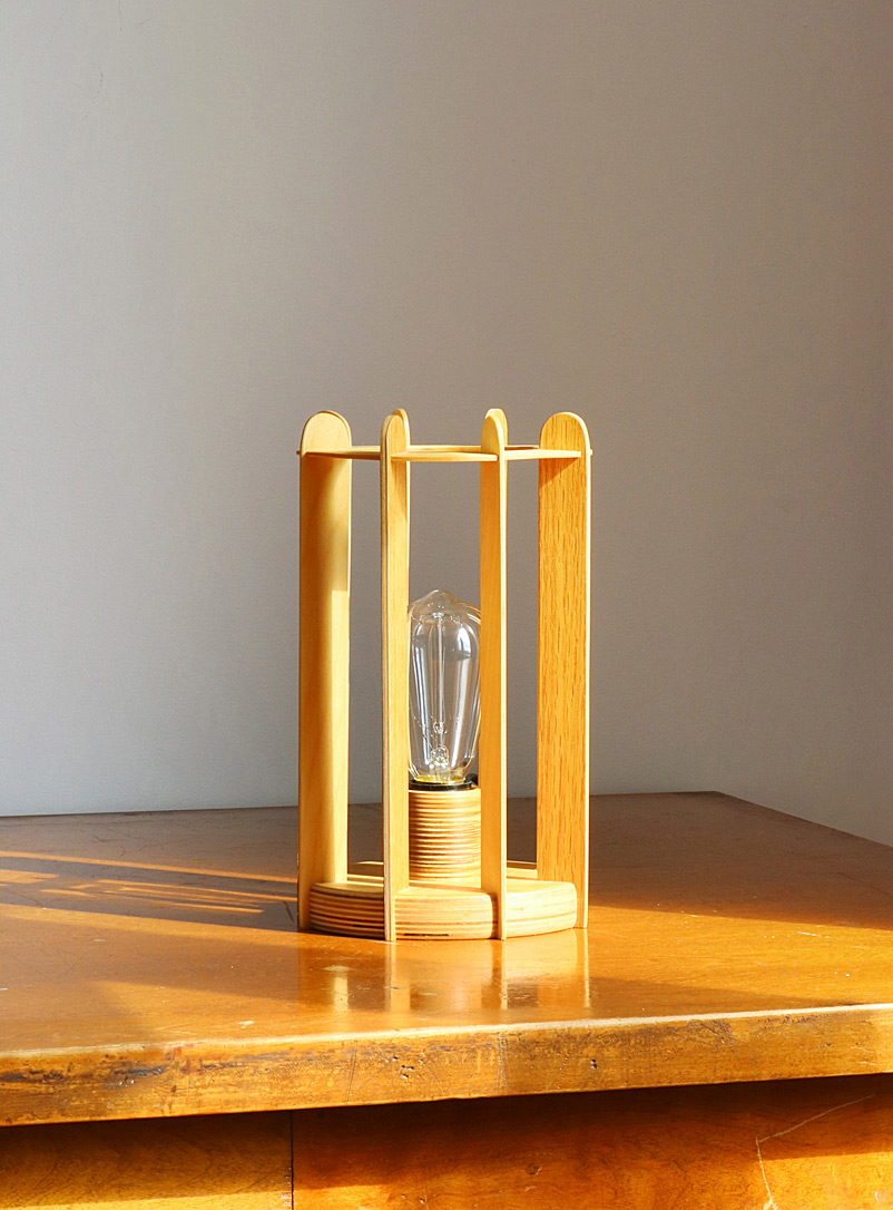 Tranche de bois: La lampe de table en bois revalorisé Le tube Assorti
