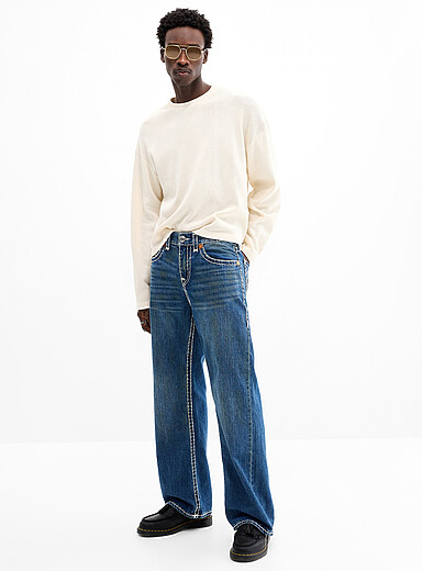 Le jean indigo us&eacute; <b>Coupe droite</b>