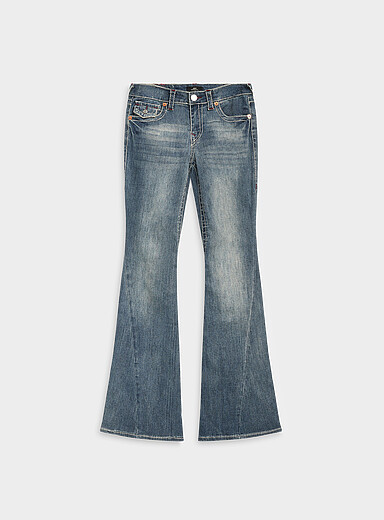 True Religion: Le jean &eacute;vas&eacute; Joey <b>Coupe : jambe semi-&eacute;vas&eacute;e, taille basse</b> Lav&eacute; moyen pour femme