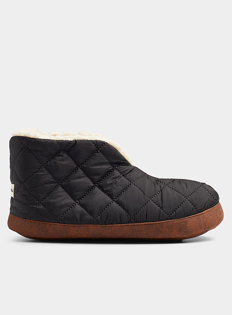 Dearfoams Black Original quilted bootie slipper for men