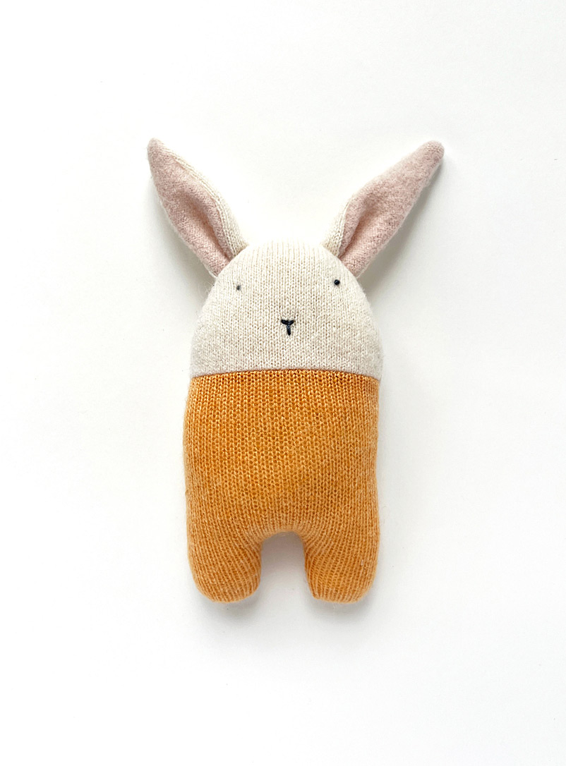 Pompon Peach Cute rabbit recycled cashmere rattle