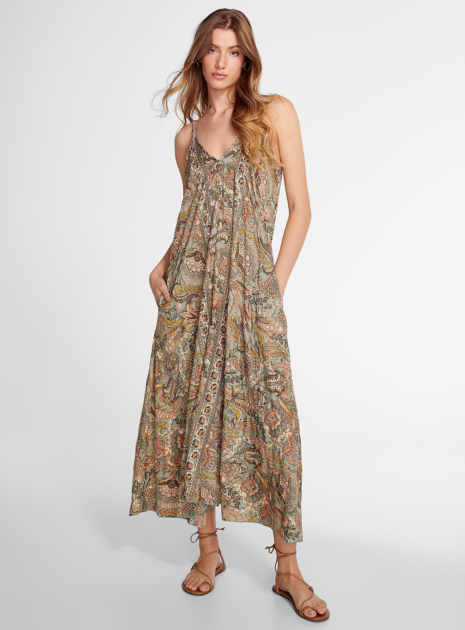 Icone Paisley Long Flared Dress In Patterned Green