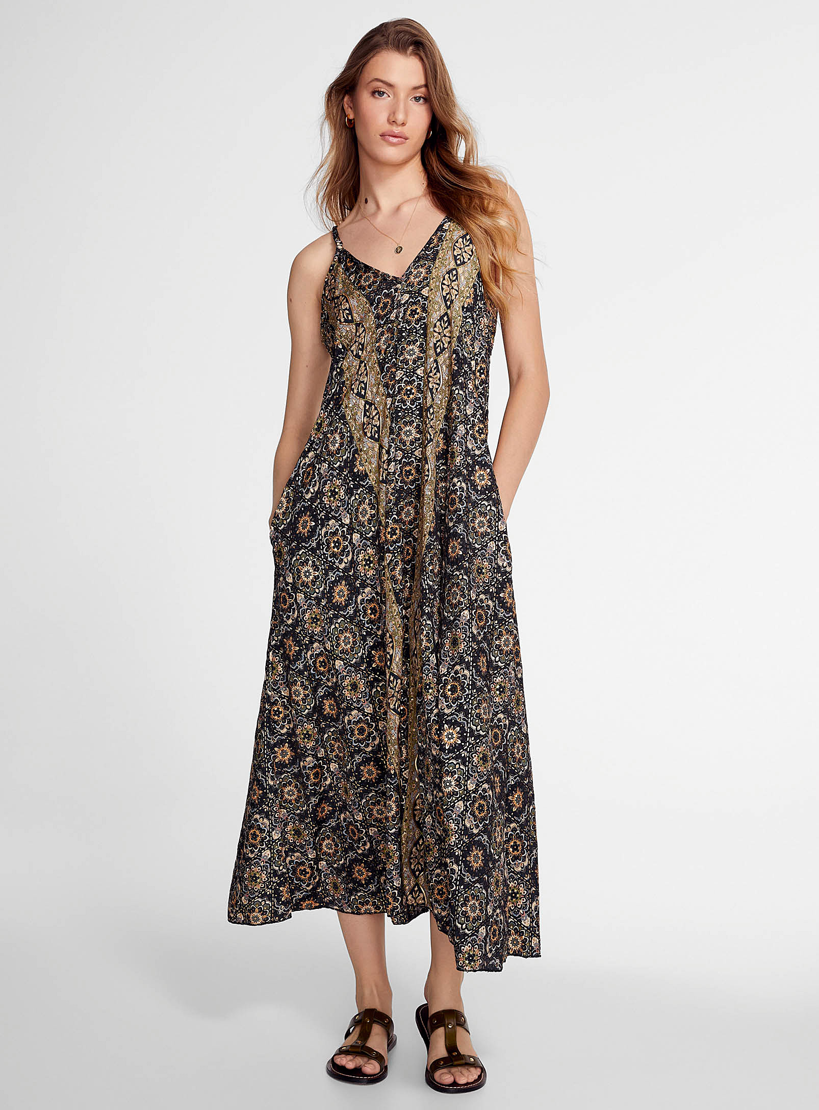 Icone Paisley Long Flared Dress In Patterned Black