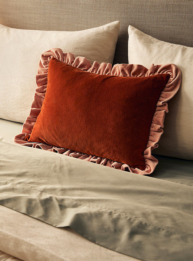 Projektityyny Red Leinikki velvet cushion 35 x 55 cm