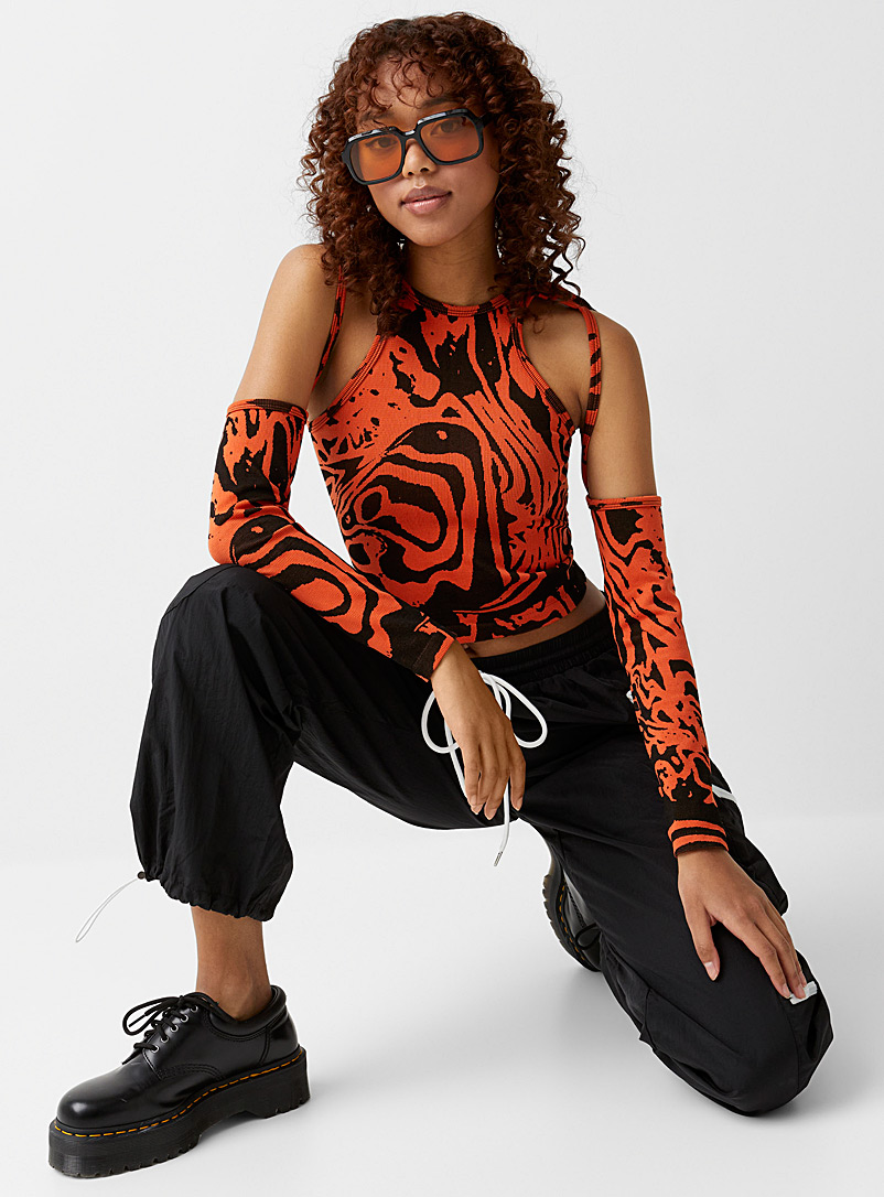 Basic Pleasure Mode: Le t-shirt épaules nues tigré Orange à motifs pour femme
