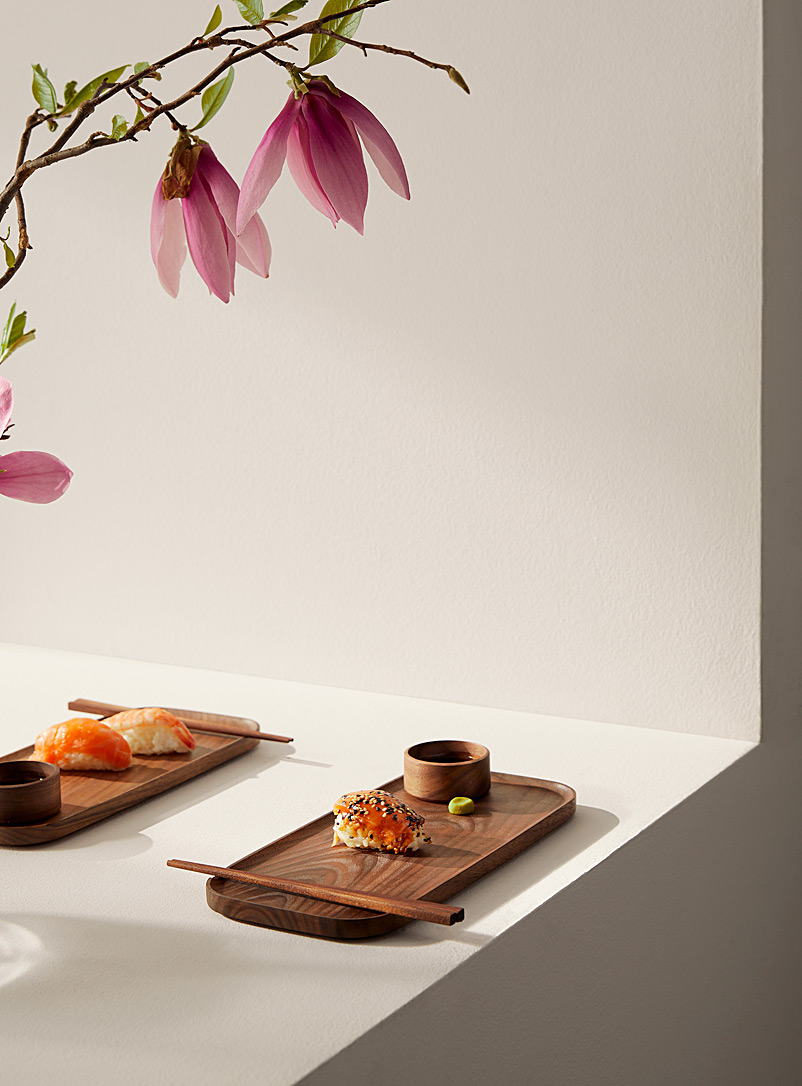 UBU Design: L'ensemble de service à sushis en noyer Assorti