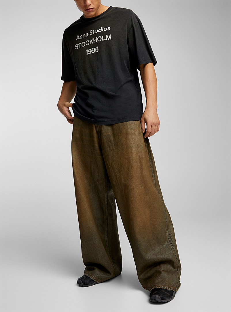 https://imagescdn.simons.ca/images/18897-13300481-40-A1_2/super-baggy-coated-jeans.jpg?__=3