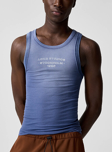 Acne Studios: La camisole c&ocirc;tel&eacute;e d&eacute;grad&eacute;e Bleu marine - Bleu nuit pour homme