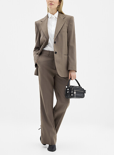 Acne Studios: Le pantalon en m&eacute;lange de laine jambe droite Taupe pour femme