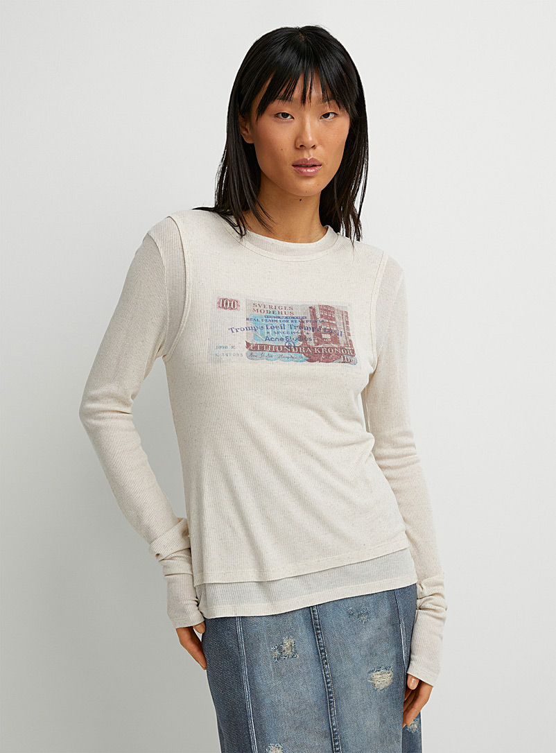 Acne Studios: Le t-shirt superposé en trompe-l'œil Écru à motifs pour femme