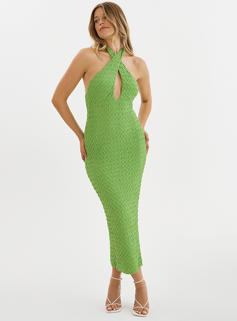 LAMARQUE: La longue robe licou texture popcorn Milca Vert irlandais - Émeraude pour 
