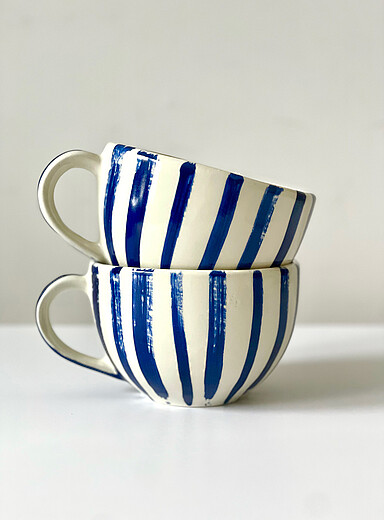 Art & Manufacture Patterned White Irregular lines round mugs Set of 2