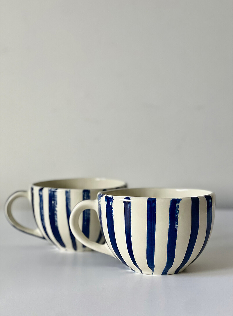 Art & Manufacture Patterned White Irregular lines round mugs Set of 2