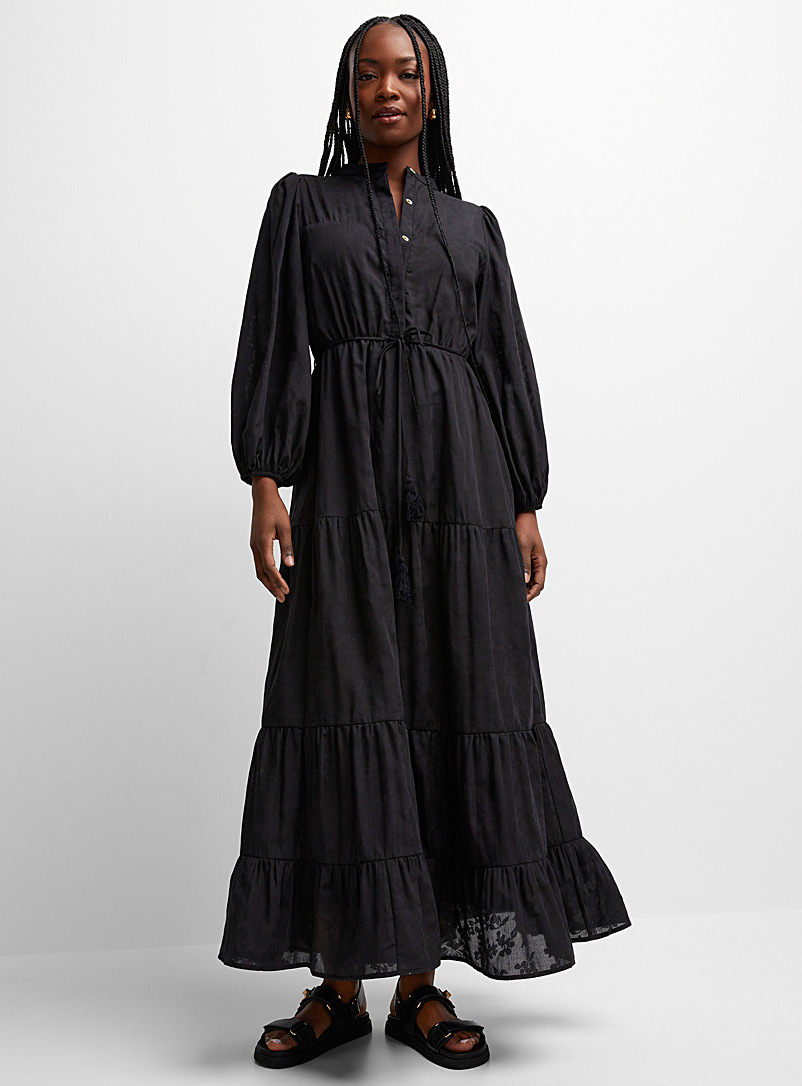 Icône Black Puff-sleeve long tiered black dress for women