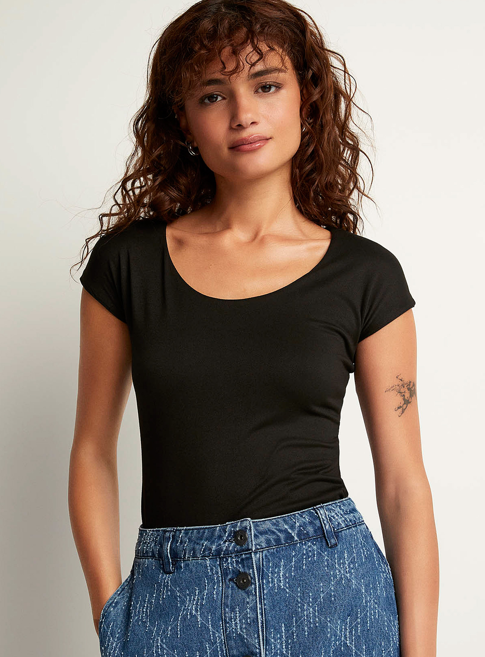 Icône - Women's Ultra-soft U-neck T-shirt