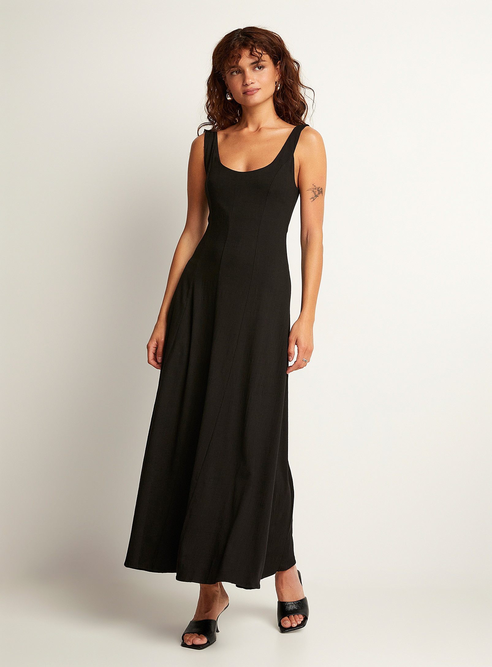 Icone Stretchy Maxi Flared Dress In Black