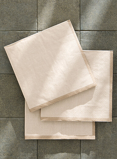 Plain paper napkins 16.5 x 16.5&nbsp;cm. Pack of 25.