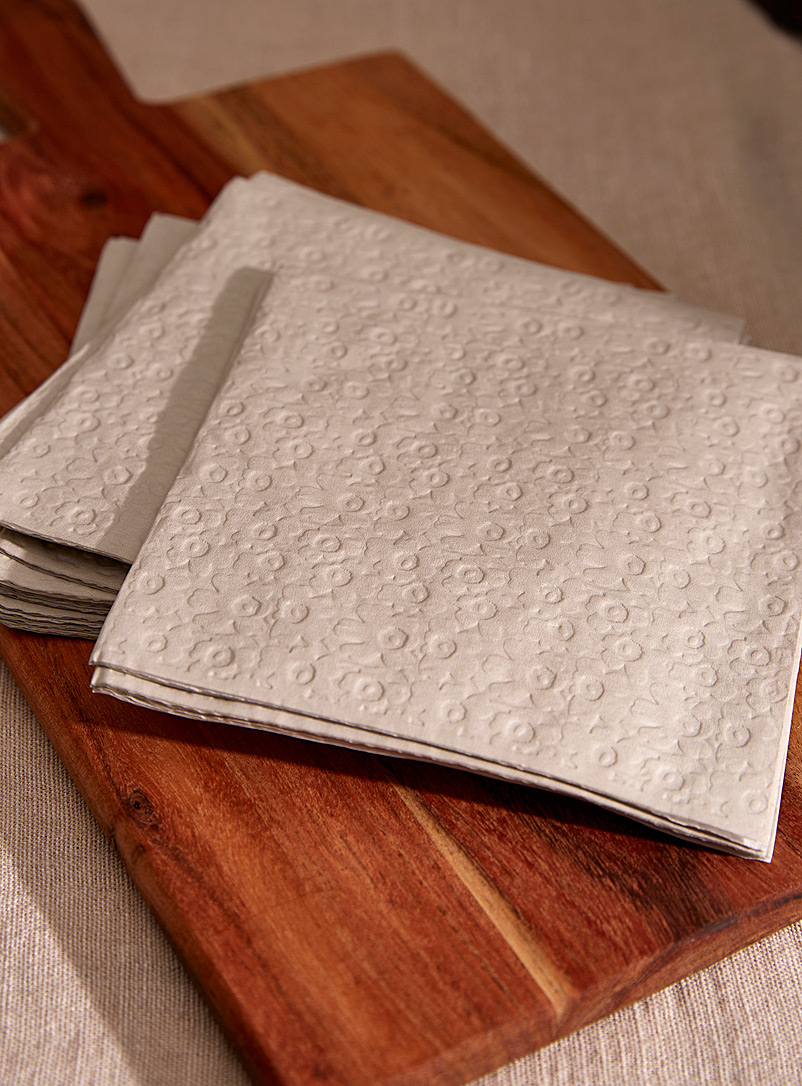 Marimekko: Les serviettes en papier Unikko embossées 16,5 x 16,5 cm. Paquet de 16. Beige crème